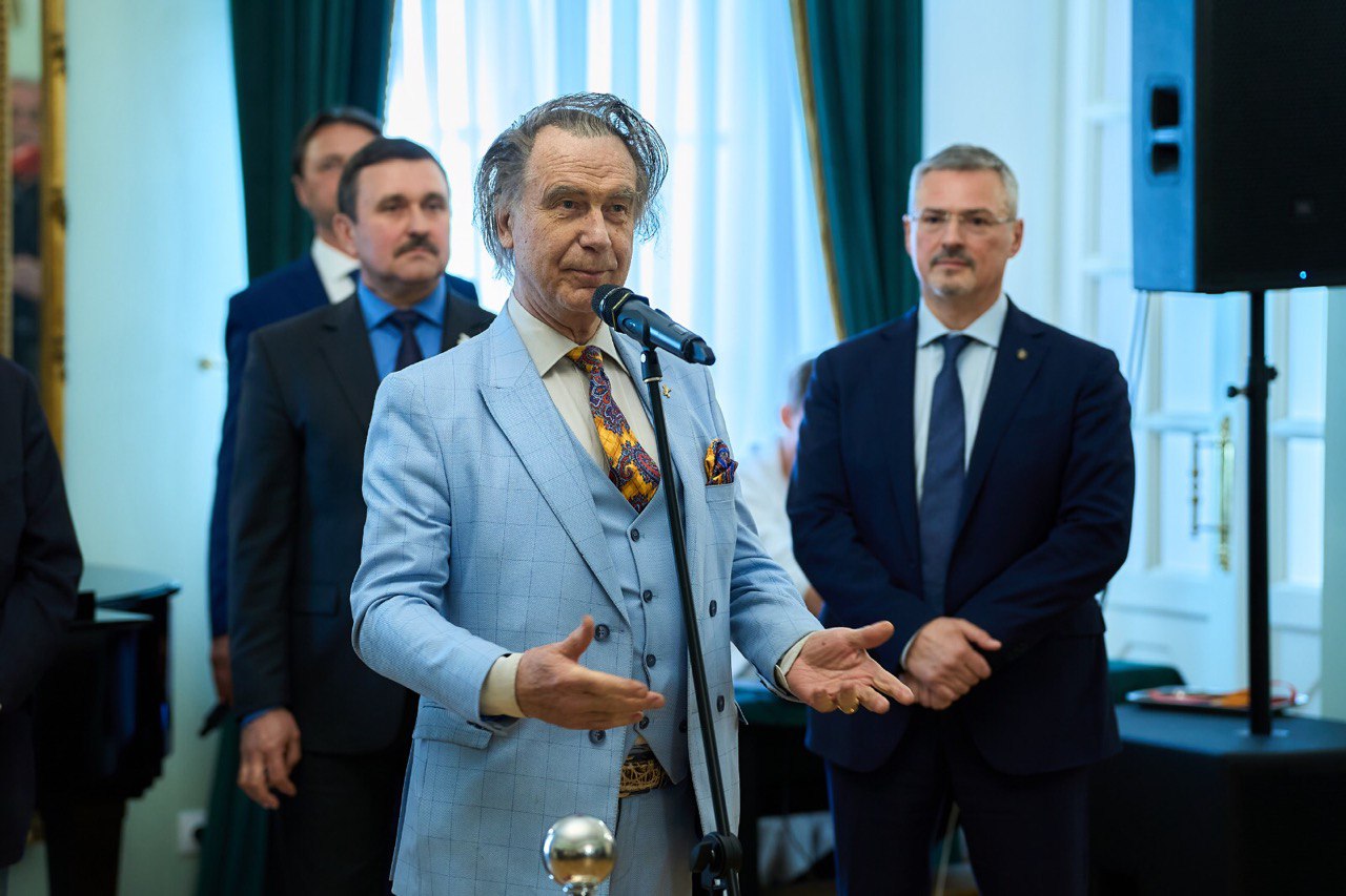 16 мая 2023 года в ФГБУ культуры и искусства «Центральном Доме Российской Армии имени М.В. Фрунзе» Министерства обороны Российской Федерации состоялась творческая встреча с Народным художником СССР, академиком РАХ А.М. Шиловым 16 мая 2023 года в ФГБУ культуры и искусства «Центральном Доме Российской Армии имени М.В. Фрунзе» Министерства обороны Российской Федерации состоялась творческая встреча с Народным художником СССР, академиком РАХ А.М. Шиловым