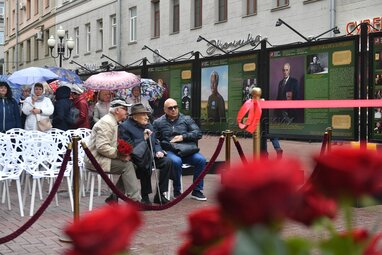 Фоторепортаж «АГН Москва» с открытия выставки «Они сражались за Родину!» Народного художника СССР Александра Шилова